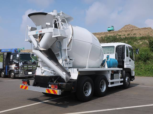 中古トラック いすゞコンクリートミキサー車 ＃3