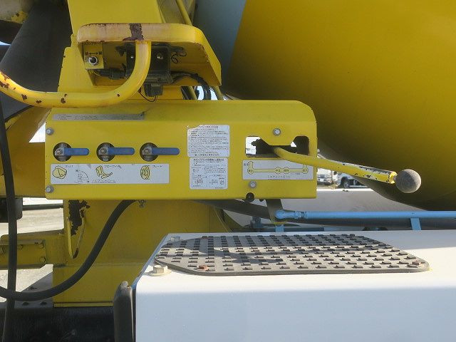 中古トラック いすゞコンクリートミキサー車 ＃10