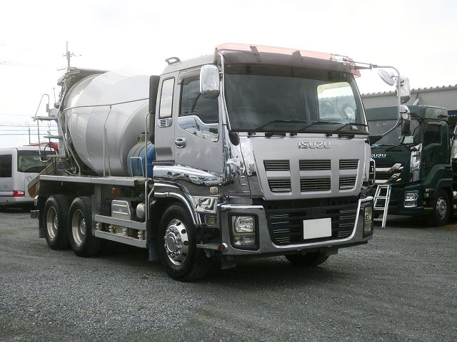 中古トラック いすゞ ギガ 大型コンクリートミキサー車