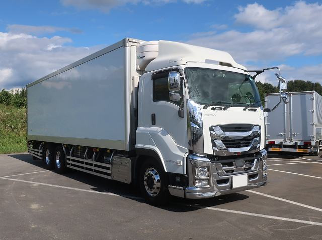 中古トラック いすゞ ギガ 大型冷凍バン