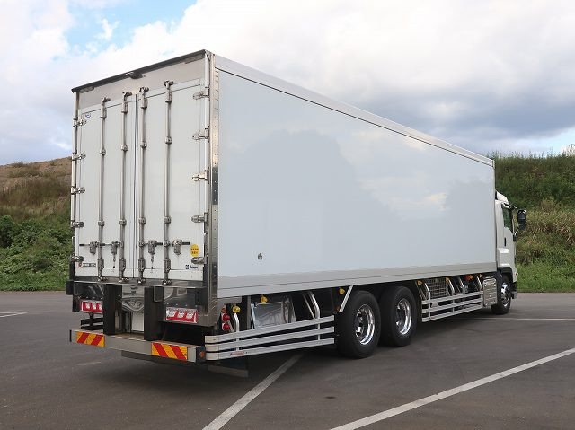 中古トラック いすゞ ギガ 大型冷凍バン