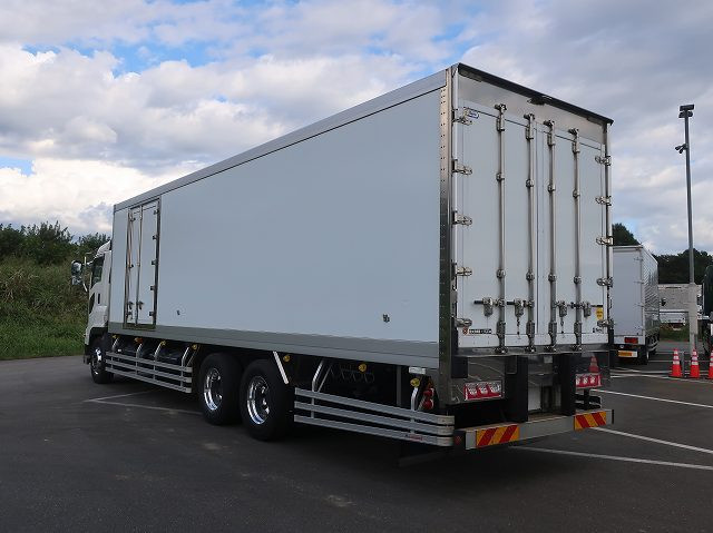 中古トラック いすゞ ギガ 大型冷凍バン