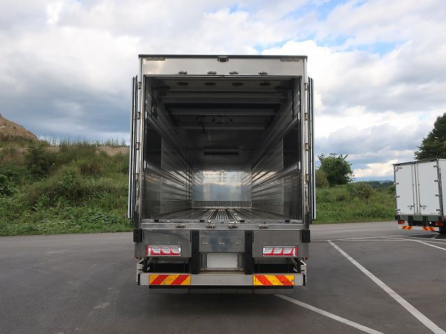 中古トラック いすゞ ギガ 大型冷凍バン