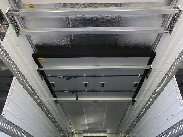 中古トラック いすゞ冷凍バン ＃8