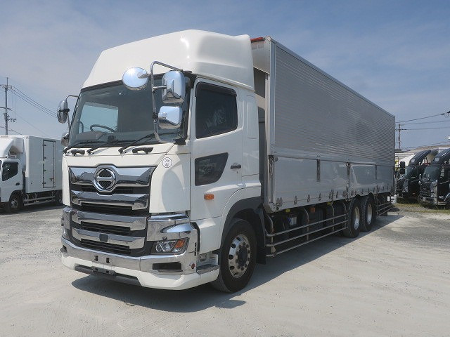 [Lease Rental Vehicle] 2019 Hino Profia with Large Aluminum Wing, High Floor, 3 Axles, High Roof, Snow Melting Specs, 410 HP, Aluminum Wheels. Approximately 590,000 km on the odometer.