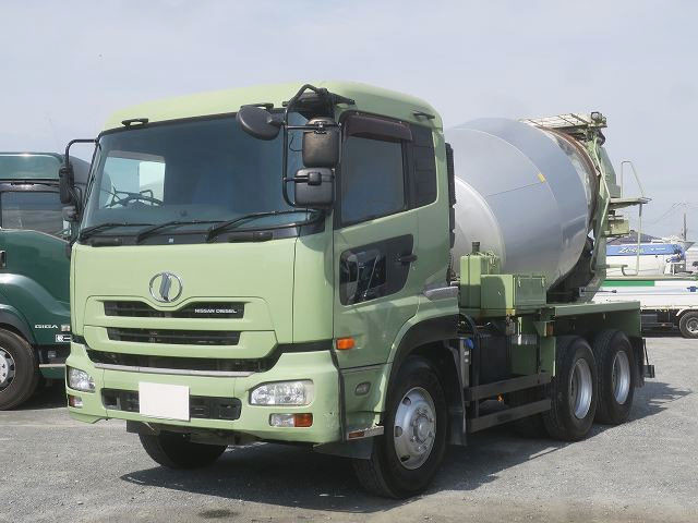 中古トラック Udトラックス クオン 大型コンクリートミキサー車