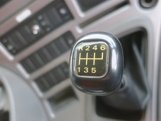 中古トラック UDトラックスコンクリートミキサー車 ＃18