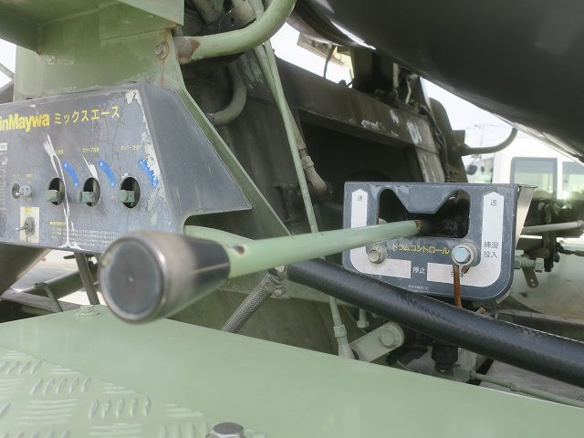 中古トラック UDトラックスコンクリートミキサー車 ＃8