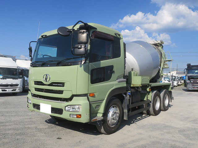 UDトラックス ミキサー車
