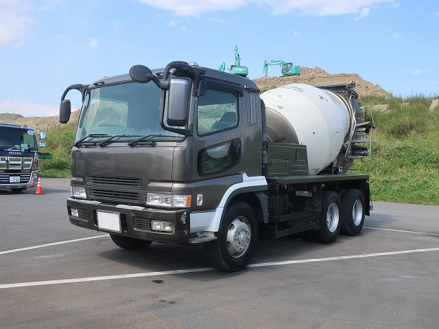  三菱ふそうコンクリートミキサー車