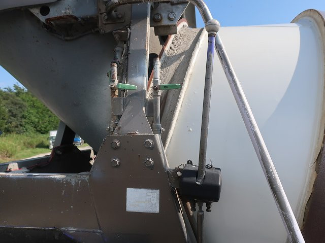 中古トラック 三菱ふそうコンクリートミキサー車 ＃8