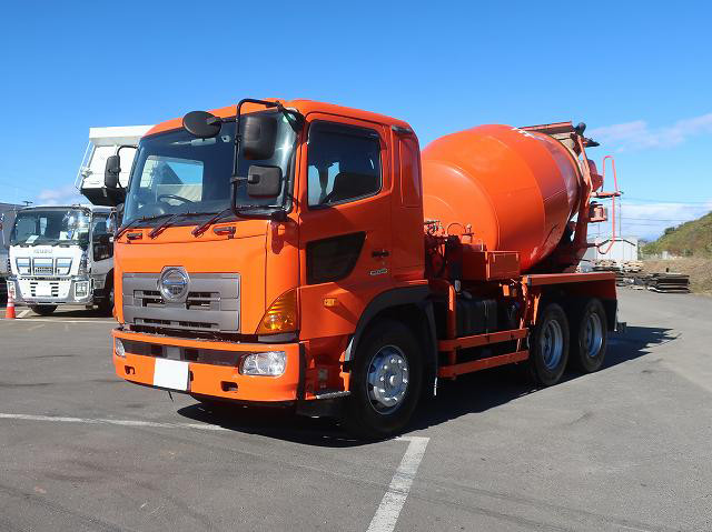 [Lease Rental Vehicle] 2015 Hino Profia Heavy-Duty Concrete Mixer with 2 Differentials, Kayaba Drum Capacity 8.7m3, and Electric Hopper Cover 