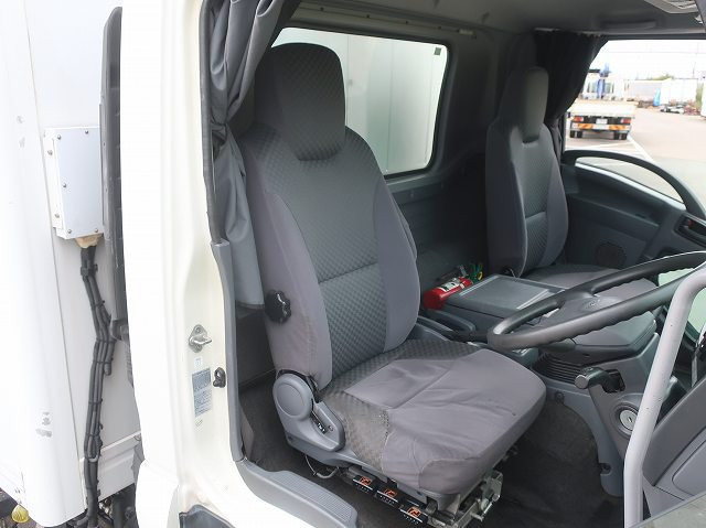 中古トラック いすゞ冷凍バン ＃13