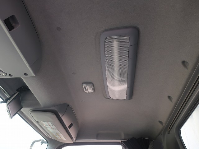 中古トラック いすゞ冷凍バン ＃24