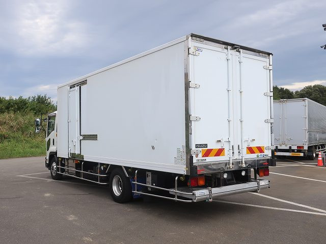中古トラック いすゞ冷凍バン ＃4