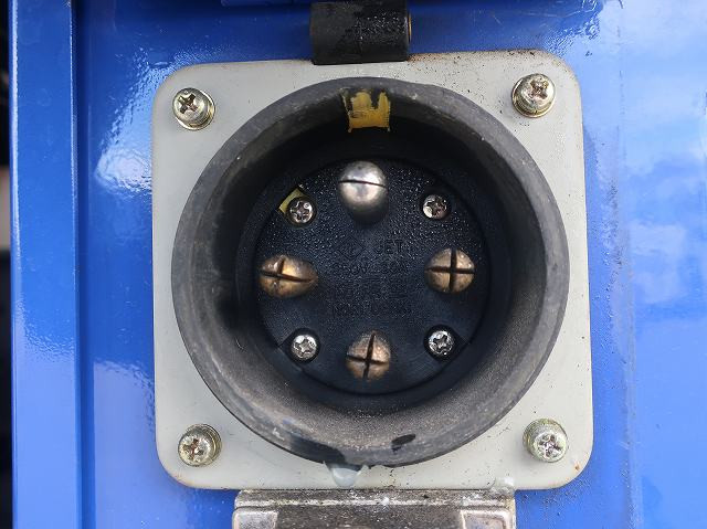 中古トラック いすゞ冷凍バン ＃9