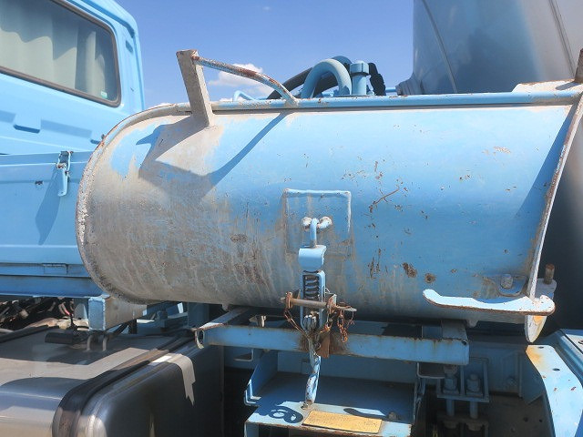 中古トラック UDトラックスコンクリートミキサー車 ＃12