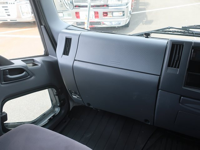 中古トラック いすゞ冷凍バン ＃13