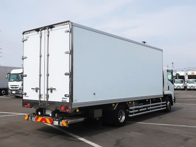 中古トラック いすゞ冷凍バン ＃3