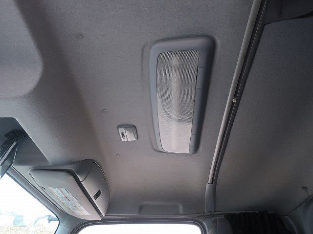 中古トラック いすゞ冷凍バン ＃24