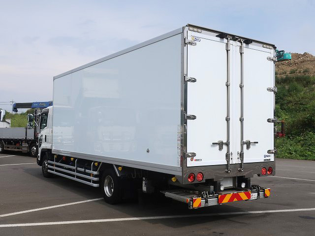 中古トラック いすゞ冷凍バン ＃4