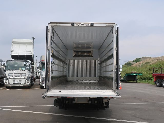 中古トラック いすゞ冷凍バン ＃5