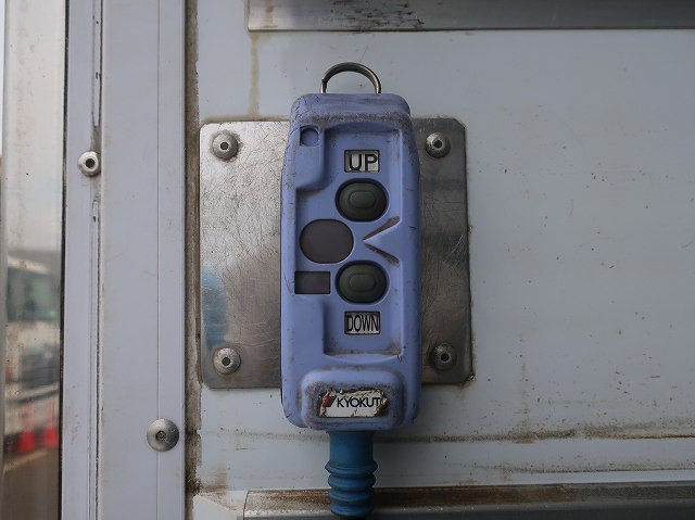 中古トラック いすゞ冷凍バン ＃7