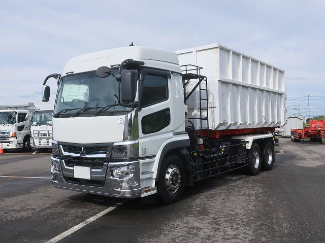 2024 Mitsubishi Fuso Super Great 22-ton truck with large hook and roll, manufactured by Kyokuto, with box, twin hoist, dual differentials, 10.5-ton payload capacity, high roof, 428 horsepower, aluminum wheels. Approximately 120,000 km on the odometer. Vehicle inspection valid until January 2026.