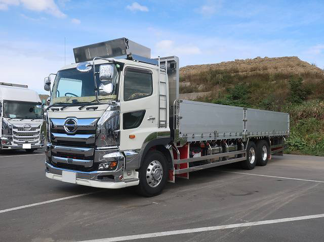 2019 Hino Profia, large flatbed aluminum block, 9600 body, custom chinchilla trim, raised floor, 3-axle, 380 horsepower. Approximately 500,000 km on the odometer. Vehicle inspection valid until September 2016.