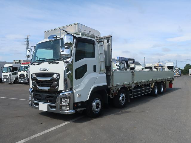 2019 Isuzu Giga, large flatbed aluminum block, 4-axle low-floor, retarder, 380 horsepower, approximately 660,000 km on the odometer, vehicle inspection valid until August 2016.