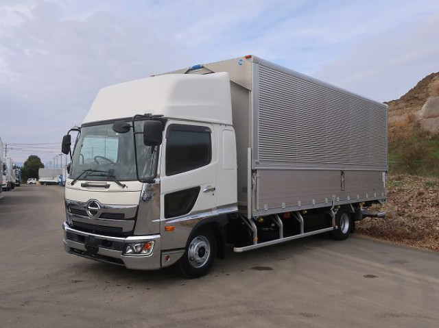 2020 Hino Ranger, Medium-Duty Aluminum Wing, 6200 Wide, High Roof, Retractable PG, Rear Air Suspension, 240 HP