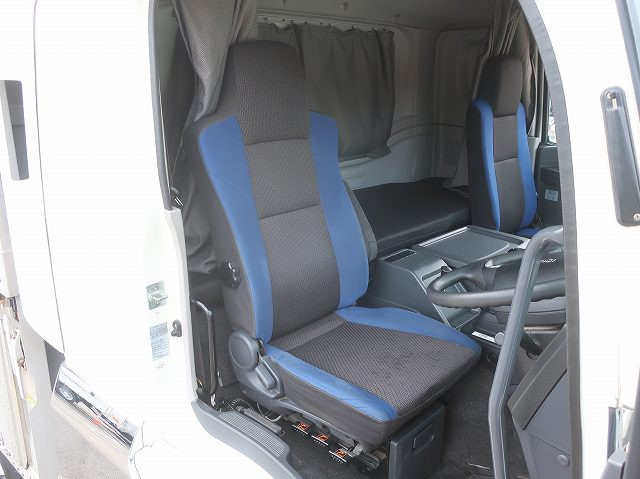 中古トラック いすゞ ギガ 大型アルミウィング