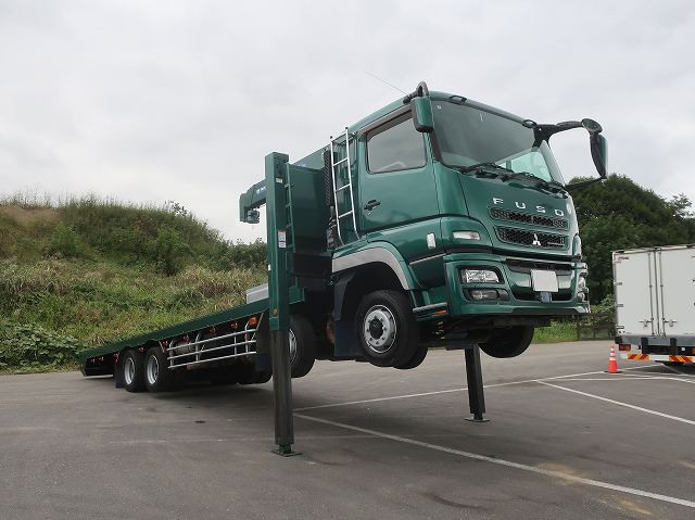 中古トラック 三菱ふそうクレーン付セルフローダー ＃2