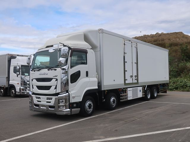 [Vehicle for lease rental only] 2018 Isuzu Giga Large Refrigerated Van, 4-axle, low-floor, Thermo King, 2-tier, left-side door, all-wheel air suspension, standby, with cooling curtain, 4-row, jolder, 380 horsepower, aluminum wheels