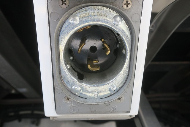 中古トラック いすゞ冷凍バン ＃11