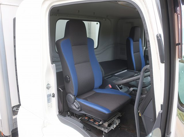 中古トラック いすゞ冷凍バン ＃13