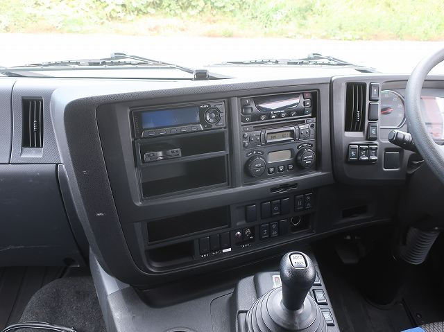 中古トラック いすゞ冷凍バン ＃15