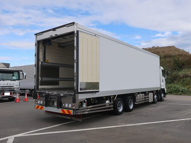 中古トラック いすゞ冷凍バン ＃3