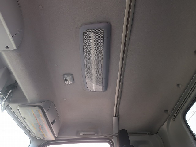 中古トラック いすゞ冷凍バン ＃24