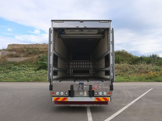 中古トラック いすゞ冷凍バン ＃5