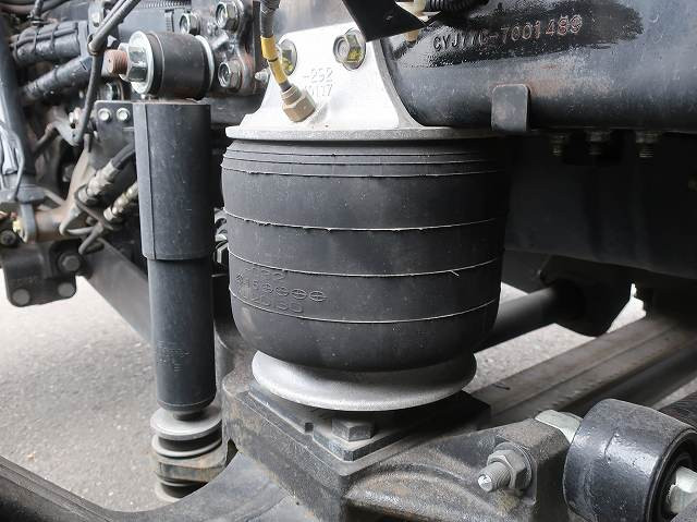 中古トラック いすゞ冷凍バン ＃10