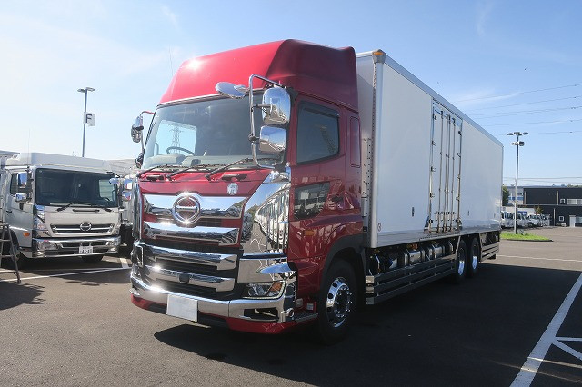 日野　冷凍バン