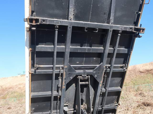 中古トラック いすゞ三転ダンプ ＃8