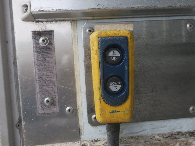 中古トラック 日野 レンジャー 中型冷凍バン