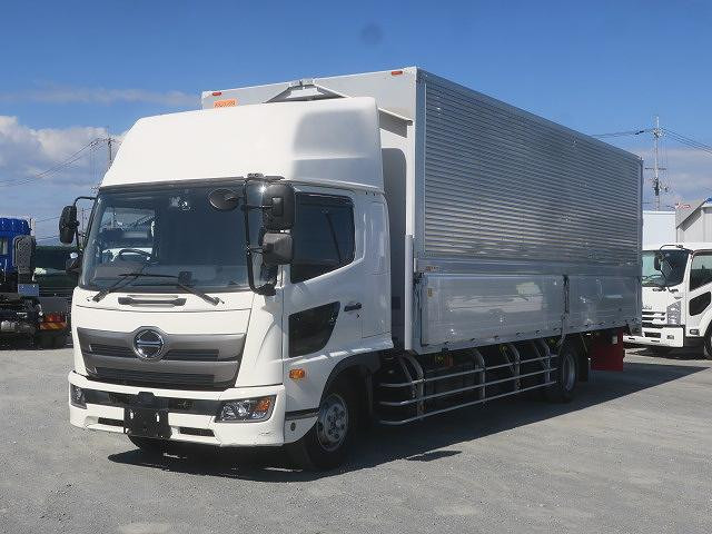 2018 Hino Ranger with aluminum wing, 7200 Wide, 4.35 ton payload, rear air suspension, high roof, 240 horsepower, approximately 220,000 km on the odometer.