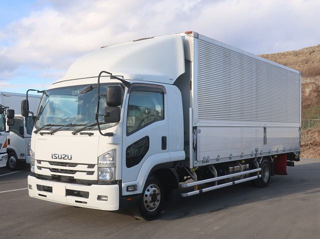 2020 Isuzu Forward, mid-size aluminum wing, 6200 wide, combination gate, rear air suspension, aluminum wheels