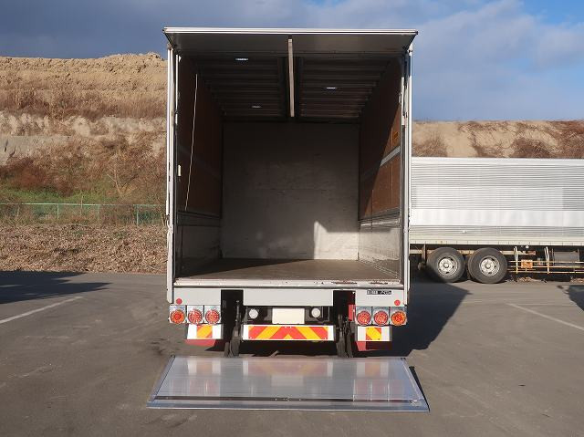 中古トラック いすゞ フォワード 中型アルミウィング