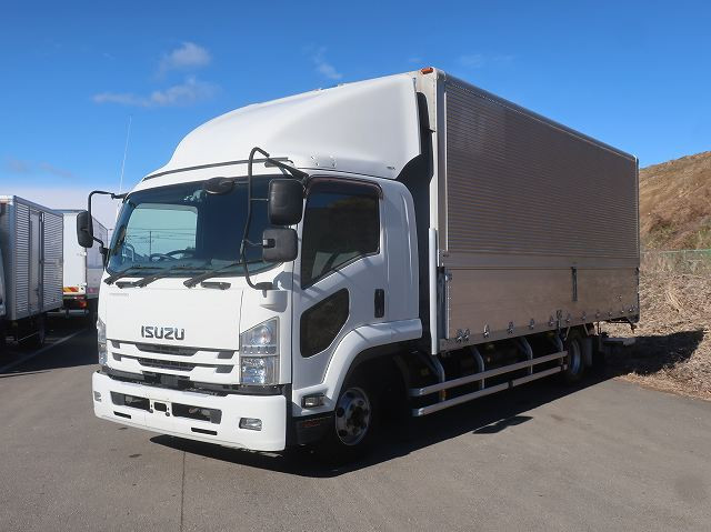 2017 Isuzu Forward, Medium-Sized Aluminum Wing, 6200 Wide, Retractable PG, Radio Control, Rear Air Suspension, 240 HP. ★Safety Inspection Package Installed!★