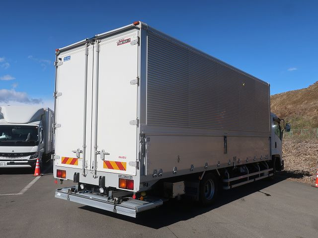 中古トラック いすゞ フォワード 中型アルミウィング