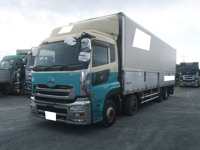 UDトラックス　アルミウィング／幌ウィング